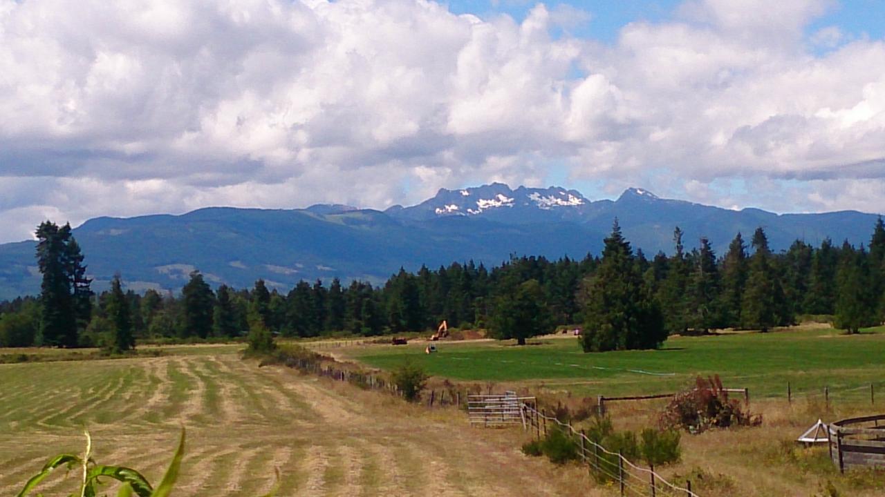 Paradise Acres Ranch Nanoose Bay エクステリア 写真