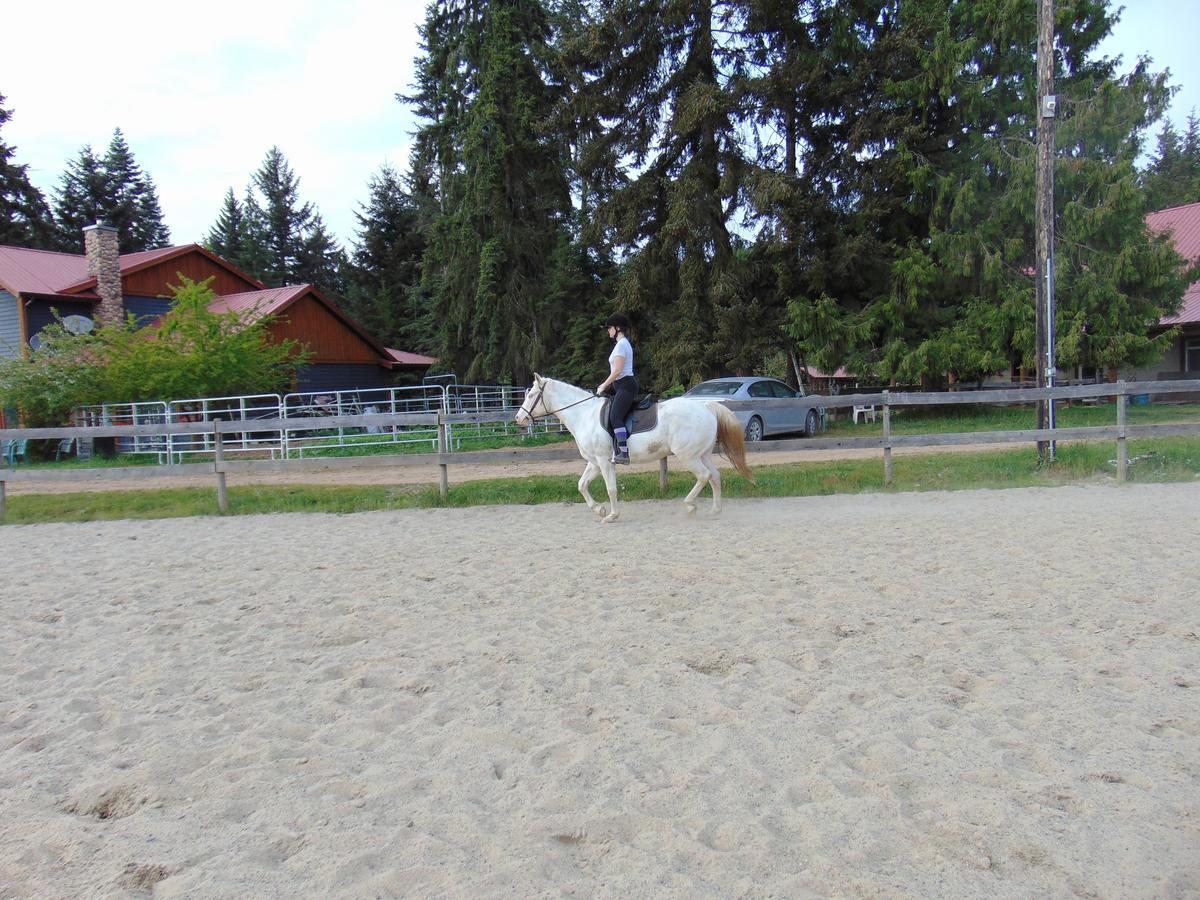 Paradise Acres Ranch Nanoose Bay エクステリア 写真