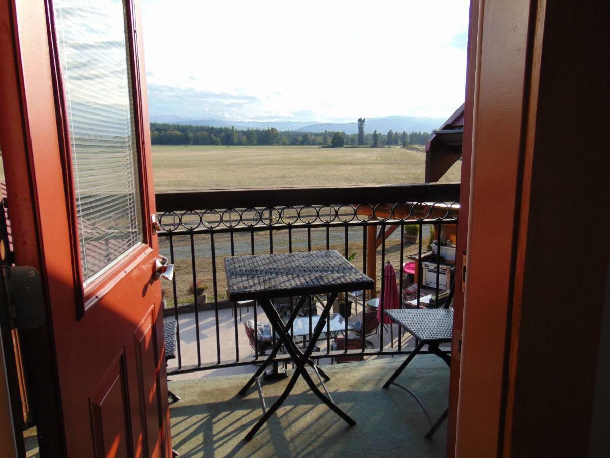 Paradise Acres Ranch Nanoose Bay エクステリア 写真